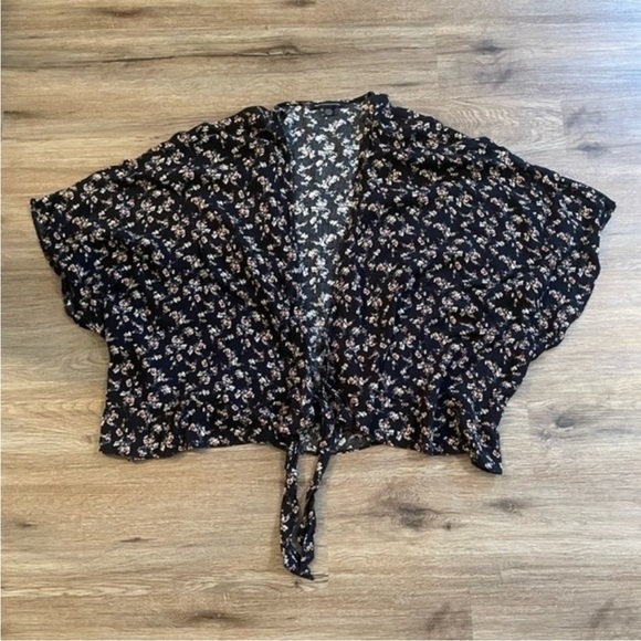 American Eagle Outfitters Tops - American Eagle Outfitters Floral Kimono Tie Front and Ruffle